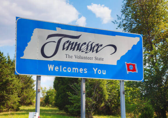 Tennessee welcomes you sign at he state border Tennessee welcomes you sign at he state border